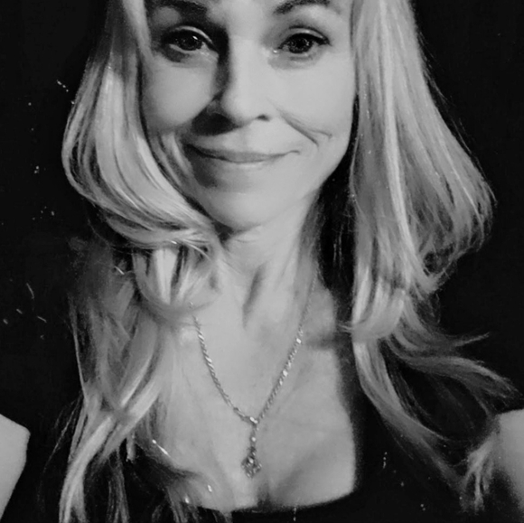 Meet your Posher, Trish - Picture 2 of 13